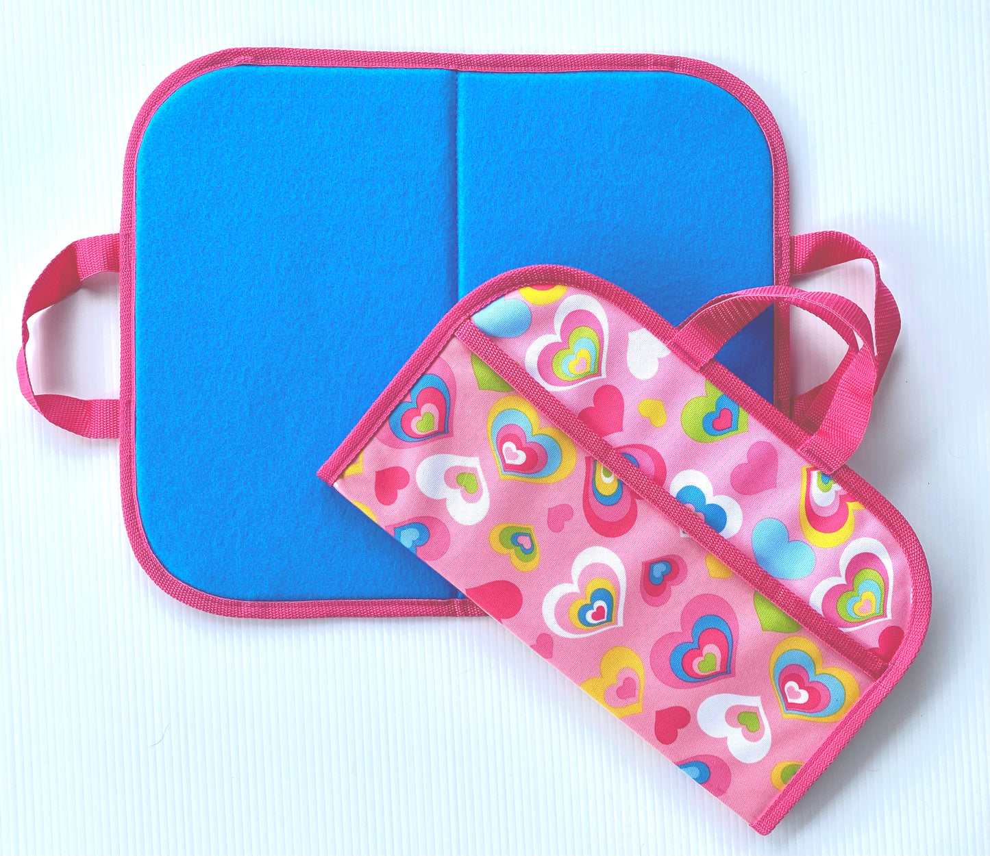 Mini Travel Bag 13" X 16" (pink hearts)